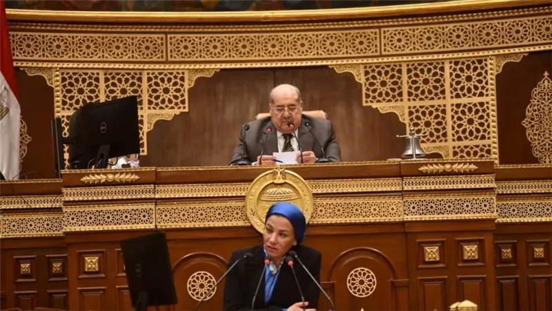 وزيرة البيئة تستعرض خلال الجلسة العامة لمجلس الشيوخ جهود الحد من الانبعاثات لدفع التنمية الاقتصادية للدولة
