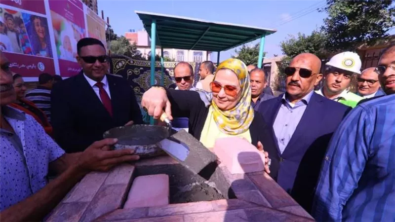 وزيرة التضامن ومحافظ الدقهلية يضعان حجر أساس مركزي 