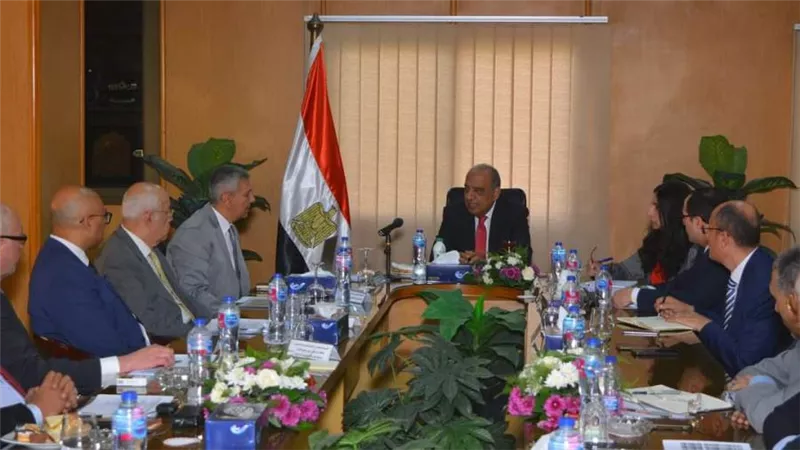 الدكتور محمود عصمت: تطبيق المعايير العالمية في صناعة الدواء من أهداف خطة التطوير الشاملة التي يتم تنفيذها بجميع الشركات