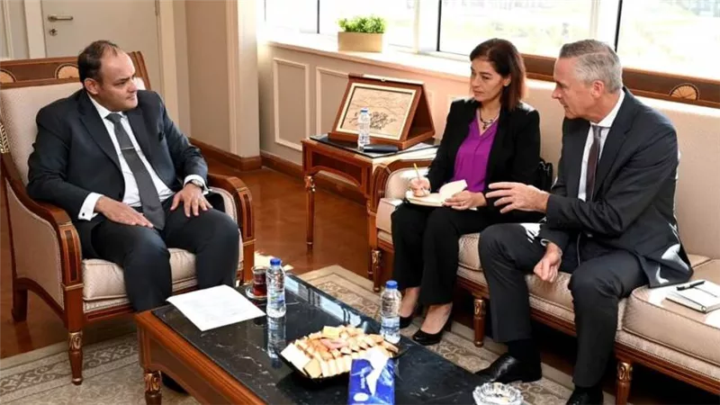  وزير التجارة والصناعة يبحث مع المدير التنفيذي للغرفة العربية الألمانية للصناعة والتجارة سبل تعزيز التعاون