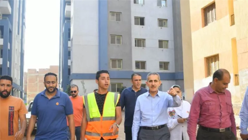 محافظ الغربية يتفقد عمارات الأوقاف بالعجيزي ومشروع محطة البيض