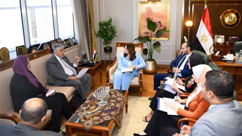 وزيرة الهجرة تستقبل خبيرًا مصريًا بالولايات المتحدة متخصص في مجال البترول وإدارة المخلفات الصناعية 