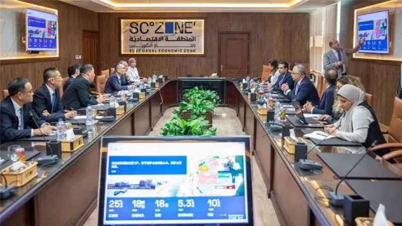 ٣رئيس اقتصادية قناة السويس يلتقي وفد صيني من منطقة هايكو للتنمية الصناعية