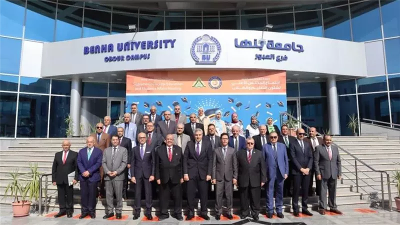 وزير التعليم العالي يستعرض تقريرًا عن اجتماع المجلس الأعلى لشئون التعليم والطلاب