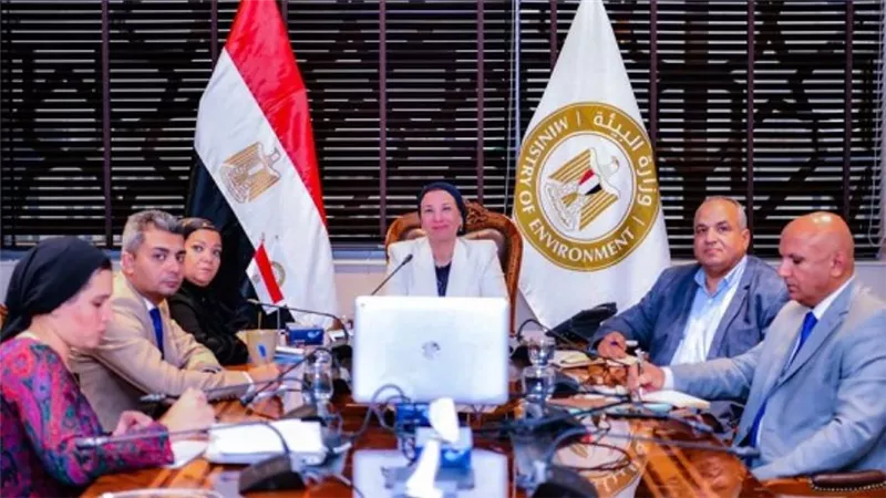 وزيرة البيئة ومحافظ الفيوم يعقدان اجتماعا موسعا لبحث آليات تنفيذ مشروع الملاذ الآمن للحياة البرية بمحمية وادي الريان
