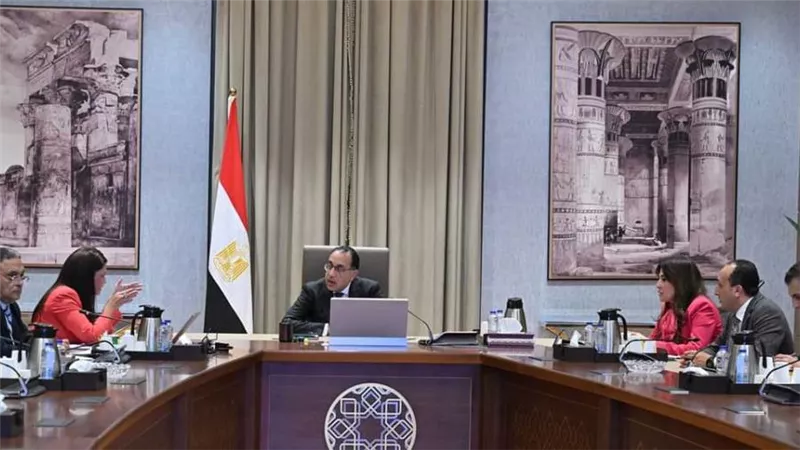 رئيس الوزراء يتابع مع وزيرة التعاون الدولي جهود تعزيز الشراكات الإنمائية مع مجموعة البنك الدولي