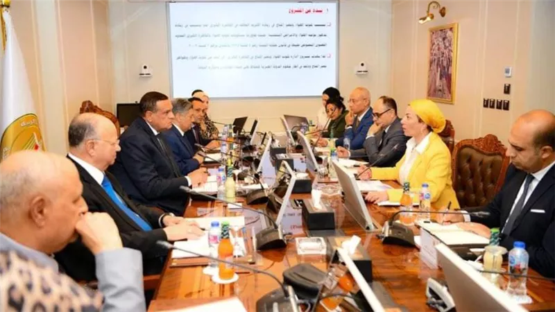 وزيرا التنمية المحلية والبيئة ومحافظ القاهرة يستعرضون مستجدات مشروع إدارة تلوث الهواء وتغير المناخ بالقاهرة الكبرى والموقف التنفيذي لمنظومة المخلفات الصلبة بالعاصمة 