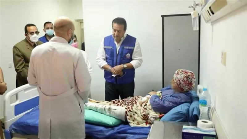 وزير الصحة ومحافظ شمال سيناء يتفقدان المصابين بمستشفى بئر العبد النموذجي