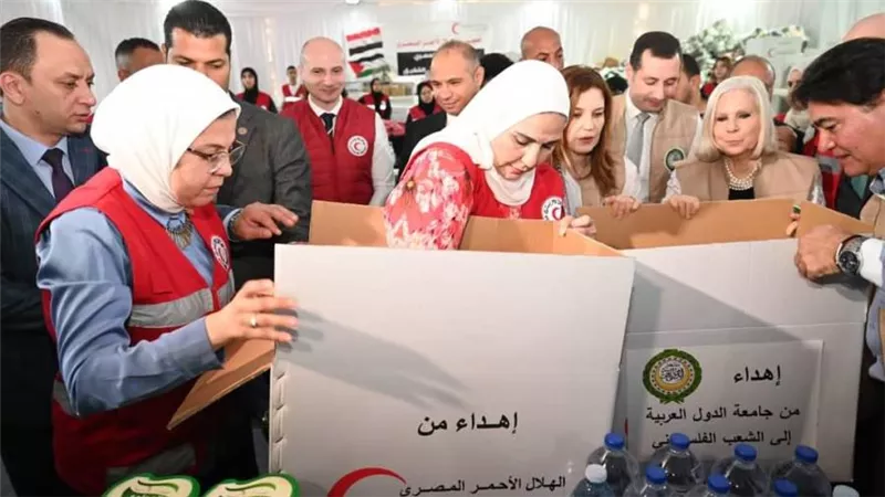 القباج وأبو غزالة يدشنان قافلة المساعدات الإنسانية المقدمة من مجلس وزراء الشئون الاجتماعية العرب إلى غزة 