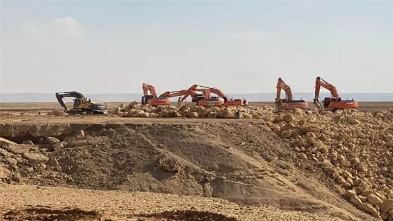 وزير الإسكان يُتابع بدء أعمال طرق جديدة بـ«مثلث الأمل» في القاهرة الجديدة