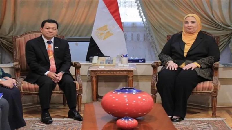 وزيرة التضامن تستقبل سفير ماليزيا بالقاهرة لبحث سبل إيصال المساعدات لغزة (صور)