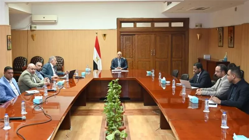 وزير الري يتابع موقف سير العمل والرؤية المستقبلية لأعمال مصلحة الميكانيكا والكهرباء