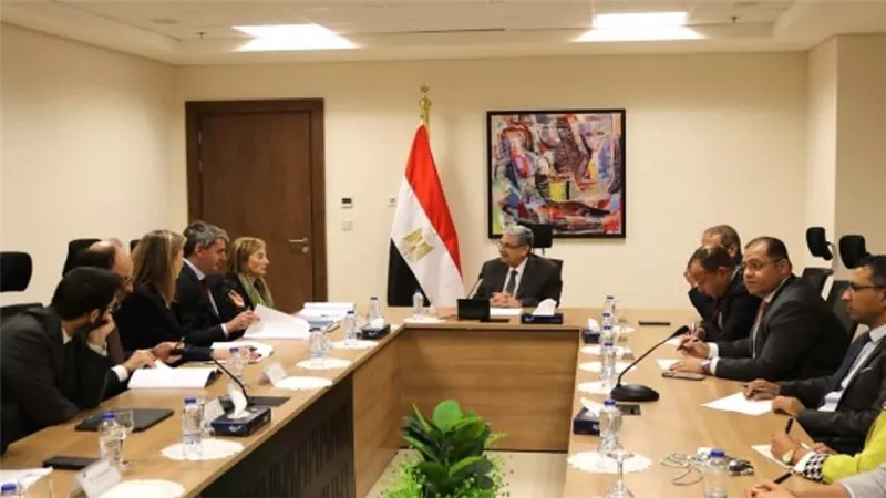 وزير الكهرباء يستقبل نائبة رئيس بنك الاستثمار الأوروبي لمنطقة الشرق الأوسط لبحث سبل دعم التعاون (صو)