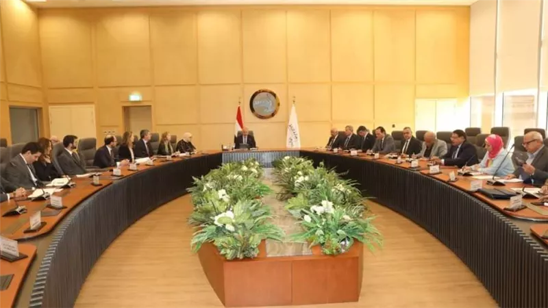 وزير النقل يبحث مع نائب رئيس بنك الاستثمار الأوروبي EIB التعاون المستقبلي