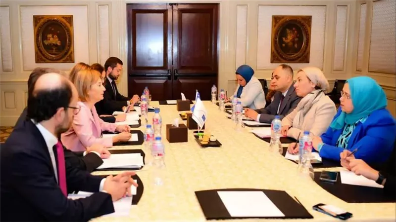 وزيرة البيئة تلتقي مع نائب رئيس البنك الأوروبي للاستثمار لمنطقة المشرق لتعزيز التعاون المشترك