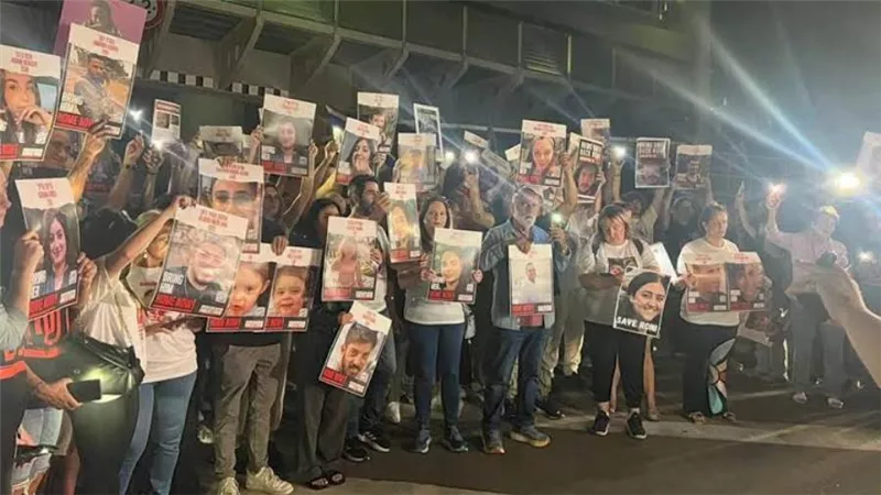 باحث: العائلات الإسرائيلية تطالب باختطاف نتنياهو مقابل إطلاق سراح الأسرى