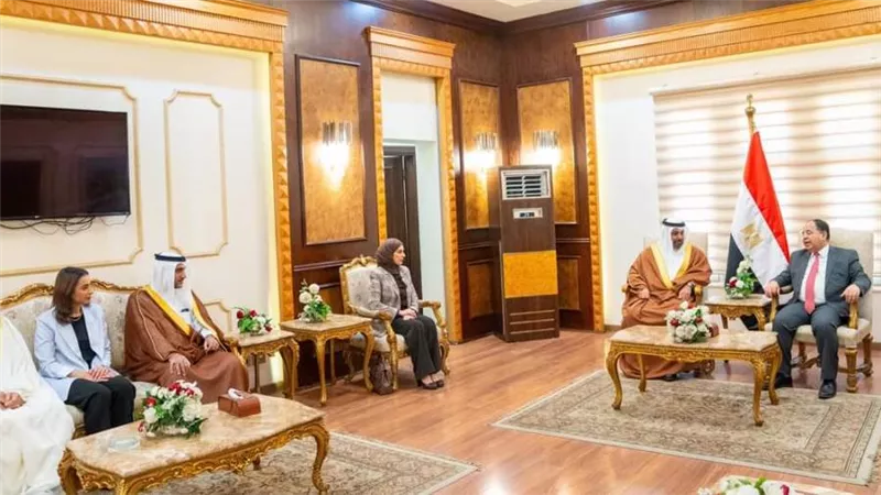  وزير المالية يستقبل نظيره البحريني بمطار القاهرة: أهلًا بكم في بلدكم الثاني مصر