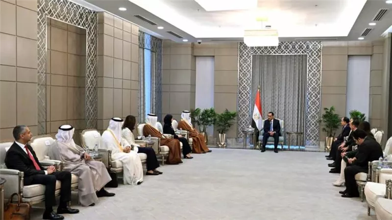 رئيس الوزراء يلتقي وزير المالية والاقتصاد الوطني بمملكة البحرين والوفد المرافق له