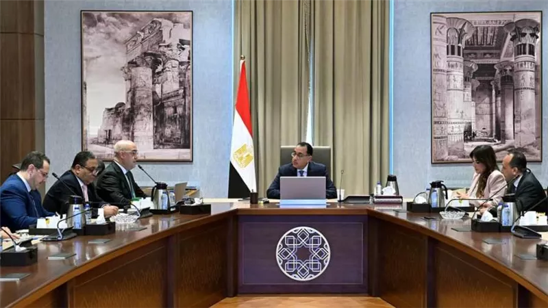 رئيس الوزراء يتابع مع وزير الإسكان موقف تنفيذ المشروعات