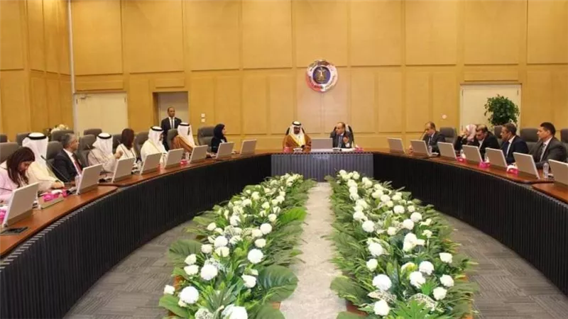وزير التجارة والصناعة يبحث مع وزير المالية والاقتصاد الوطني بمملكة البحرين تعزيز التعاون الاقتصادي