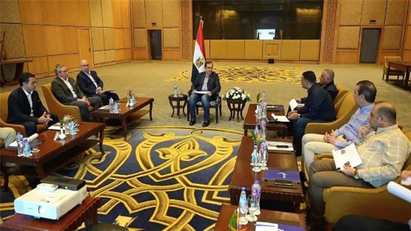 البترول توقع عقد بحث جديد للتنقيب عن الذهب والمعادن المصاحبة (صور)