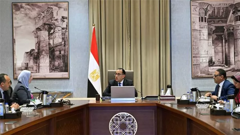 رئيس الوزراء يتابع مع وزيرة التضامن عددا من ملفات العمل