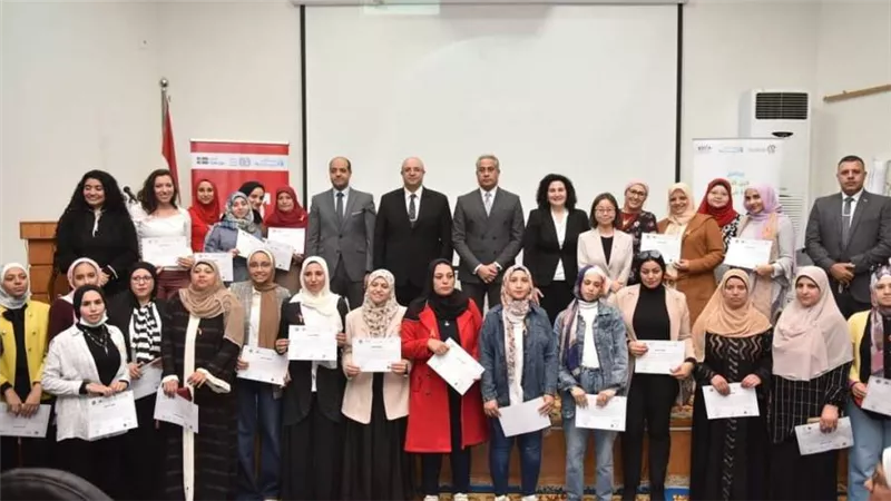 وزير العمل ومحافظ بني سويف يشهدان حفل تَخَرُجّ 103 سيدة من برنامج تدريبي على مِهن يحتاجها سوق العمل