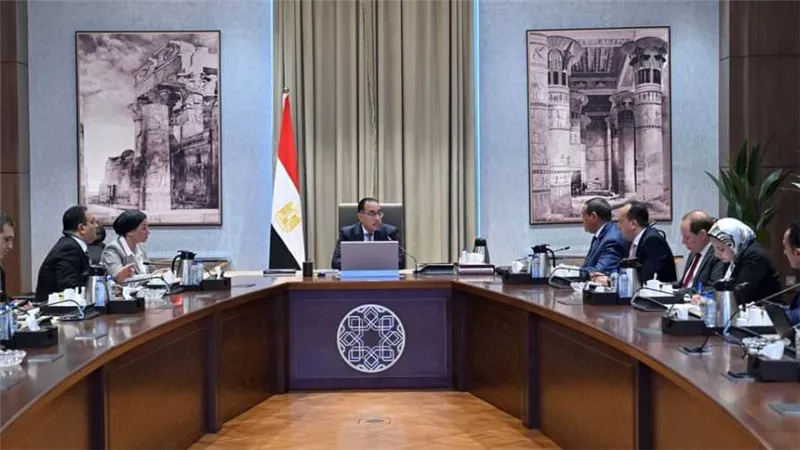 مدبولي يوجه بسرعة الانتهاء من خطة تحويل الأتوبيسات التي تعمل بالسولار للعمل بالغاز الطبيعي