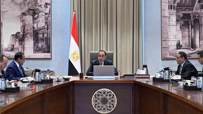 رئيس الوزراء يتابع مع رئيس الجهاز المركزي للتنظيم والإدارة عددا من ملفات العمل في مقدمتها المسابقات المركزية