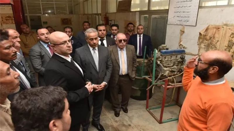 وزير العمل يزور مركز تدريب مهني شرق النيل ببني سويف (صور)