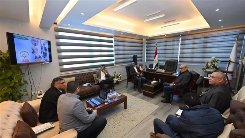 وزير الإسكان يتابع وضع منظومة مياه الشرب والصرف الصحى بمدينتي الشيخ زايد و6 أكتوبر