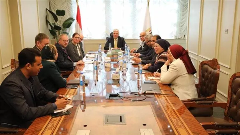 وزير التعليم العالي يلتقي بوفد جامعة إكستر البريطانية لبحث وتعزيز التعاون المشترك