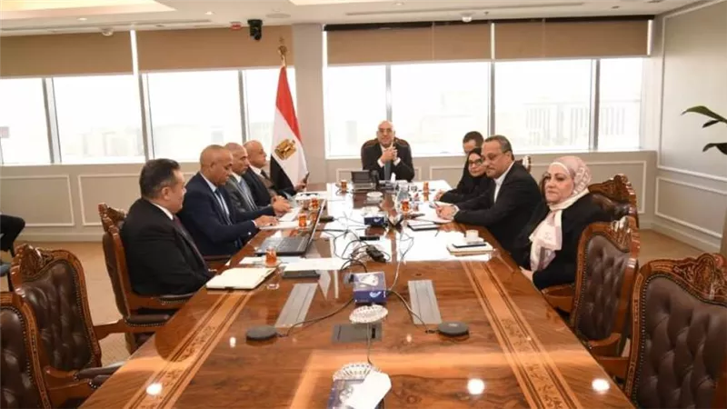 وزير الإسكان يتابع معدلات تنمية أراضي الساحل الشمالي الغربي