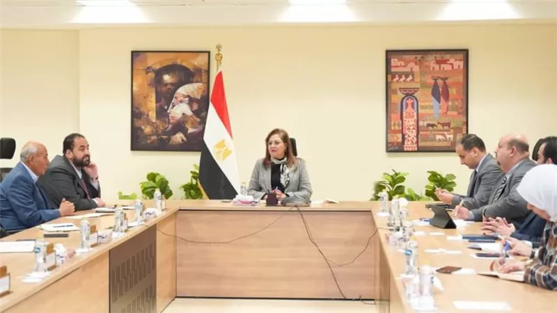 وزيرة التخطيط ورئيس مجلس إدارة الصندوق السيادي تبحث مع ممثلي القطاع الخاص تكرار نموذج مدارس أرض القرية الكونية