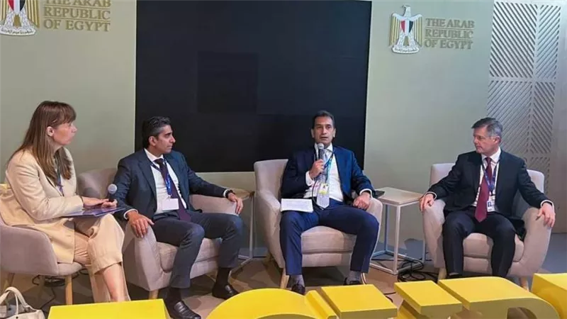 رئيس اقتصادية قناة السويس يلتقي عددا من الشركات العالمية لبحث التعاون في مجال إنتاج الوقود الأخضر