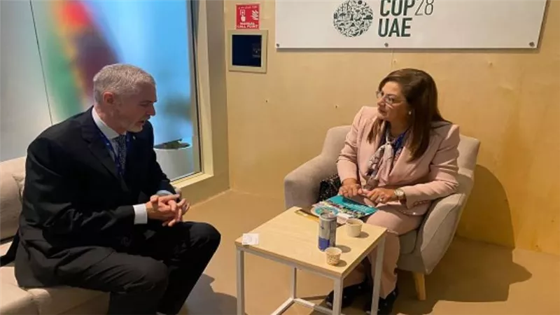 وزيرة التخطيط تبحث سبل التعاون مع المدير العام للمعهد العالمي للنمو الأخضر (صور)