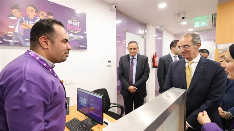 وزير الاتصالات وتكنولوجيا المعلومات يفتتح مكتب بريد مطاى بعد تطويره