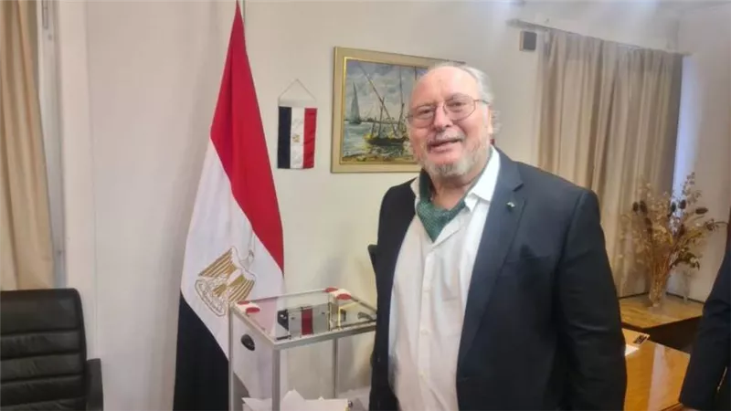 الملك السابق فؤاد الثاني يدلي بصوته في الانتخابات الرئاسية بالعاصمة السويسرية