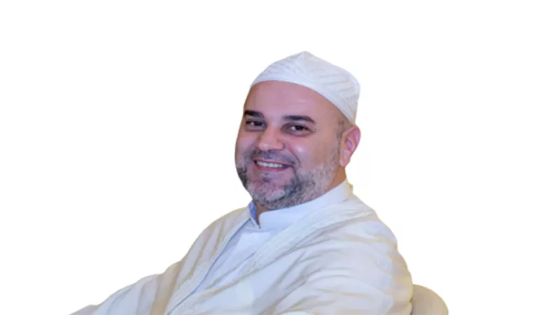 أمين رابطة العالم الإسلامي يقدم كتاب اعتدالنا الصادر عن الهيئة الأوروبية