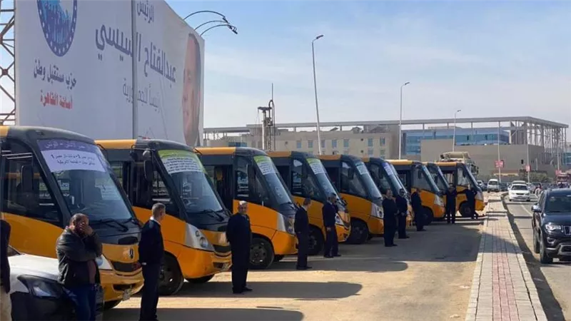 رئيس جهاز القاهرة الجديدة يتفقد منظومة النقل الداخلي بالمدينة بعد تعديل مساراتها