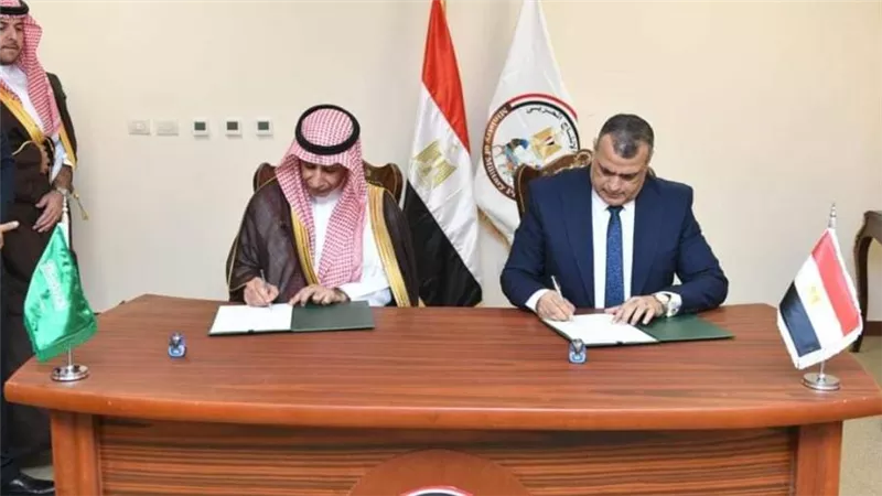 وزير الدولة للإنتاج الحربي يوقع مذكرة تفاهم مع الهيئة العامة للصناعات العسكرية السعودية