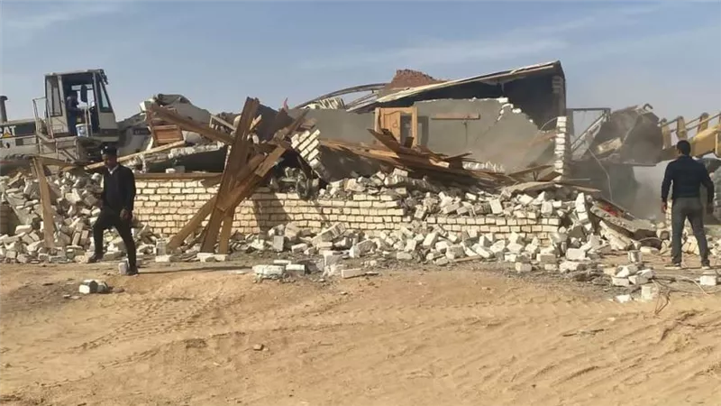 وزير الإسكان: إزالة التعديات واسترداد 40 فدانا بـ