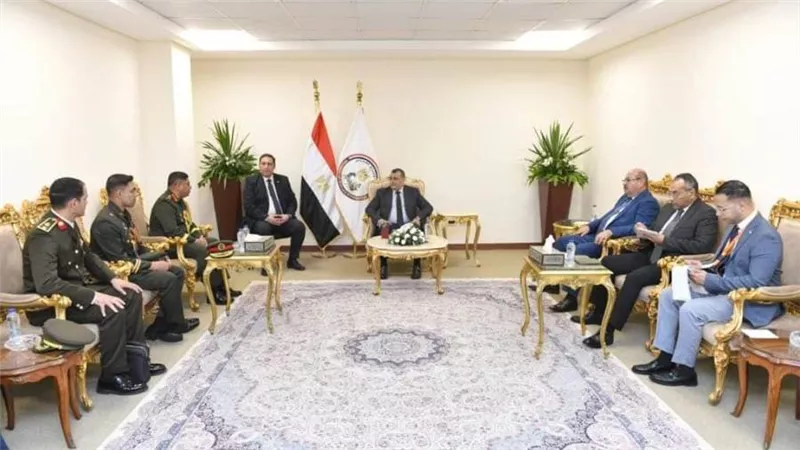 وزير الدولة للإنتاج الحربي يلتقي المنسق العام لوزارة الدفاع ببنجلاديش ومدير الصناعات العسكرية بالجزائر