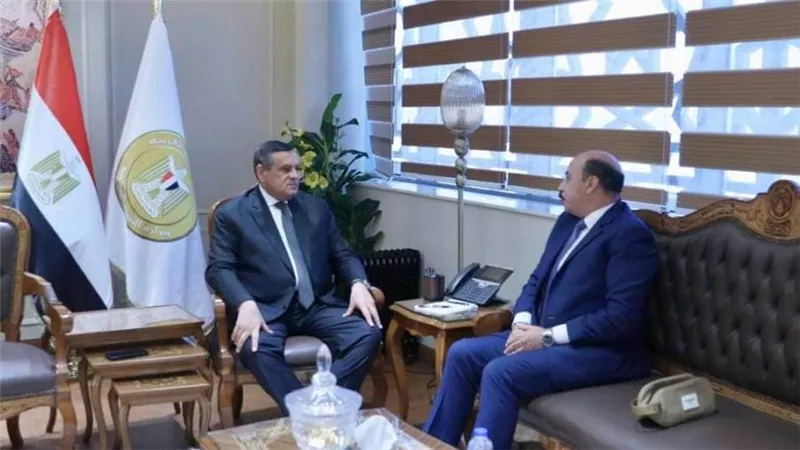 وزير التنمية المحلية يتابع مع محافظ أسوان تنفيذ مبادرة رئيس الوزراء لتوفير السلع الغذائية للمواطنين بأسعار مخفضة