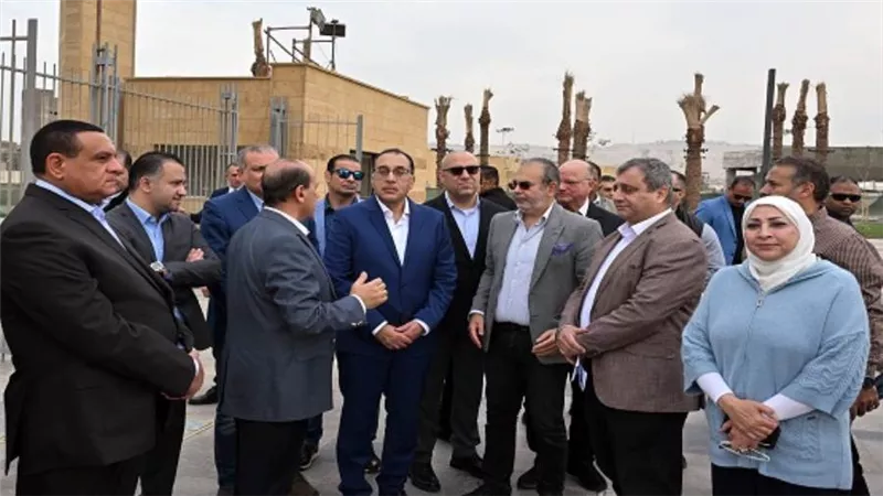 رئيس الوزراء يتابع سير العمل بمشروع حدائق الفسطاط (صور)
