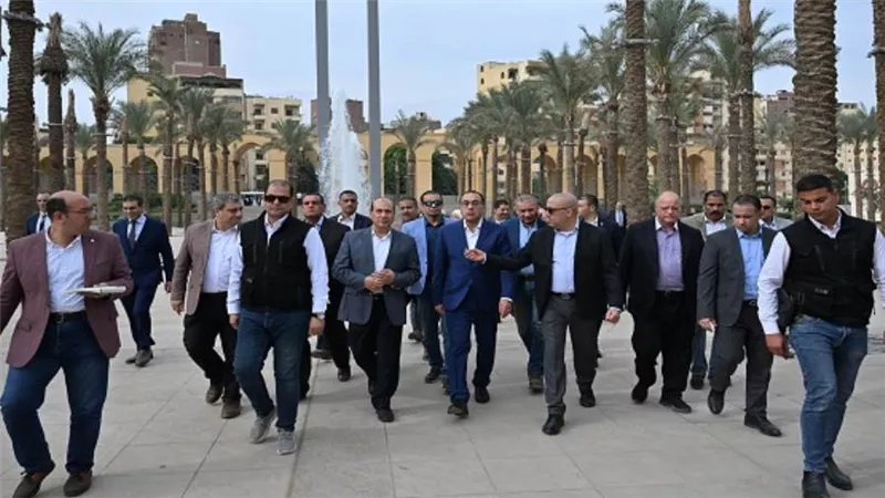  مدبولي يتفقد المنطقة الاستثمارية والمسرح المكشوف بحدائق الفسطاط (صور)