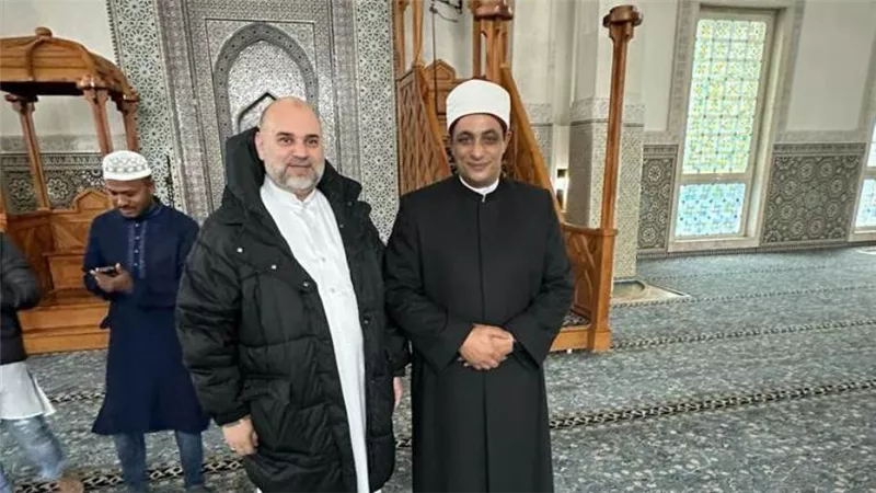 الشيخ مهاجري زيان يصلي الجمعة بالمركز الإسلامي بروما ويلتقي الشيخ الرفاعي الشحات إمام المسجد (صور)