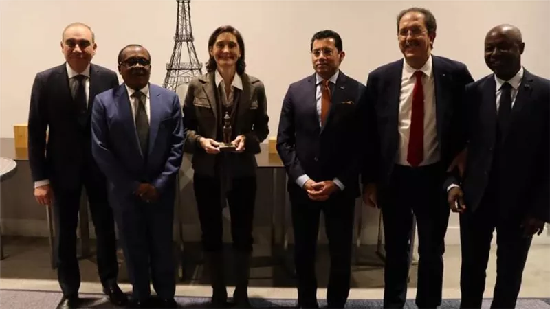 وزير الرياضة يلتقي نظيرته الفرنسية لبحث عددا من مسارات التعاون المشترك في إطار استضافة فرنسا للأوليمبياد