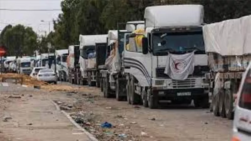 الهلال الأحمر الفلسطيني يستقبل 100 شاحنة مساعدات عبر معبر رفح