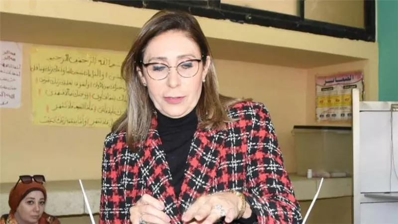   وزيرة الثقافة تدلي بصوتها في الانتخابات الرئاسية وتدعو جموع المصريين للمشاركة في العملية الانتخابية
